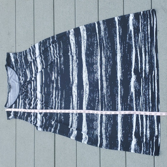 Basque Striped Sleeveless Stretch Material Dress - Picture 4 of 10